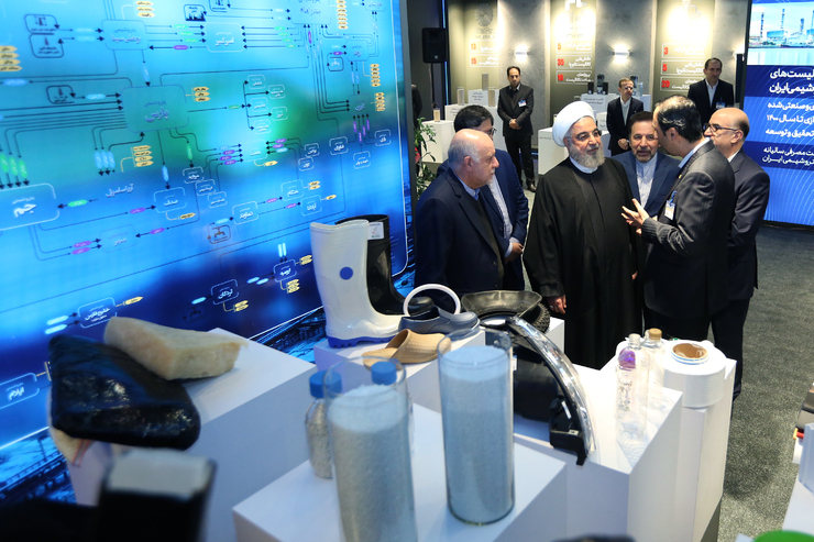دکتر روحانی از نمایشگاه دستاوردهای صنعت پتروشیمی کشور بازدید کرد