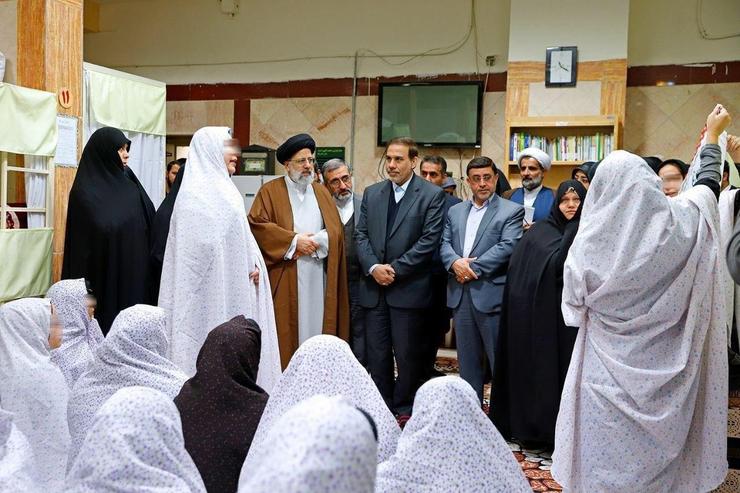 بازدید رئیس قوه قضاییه از زندان زنان قرچک به مناسبت میلاد حضرت زهرا (س)