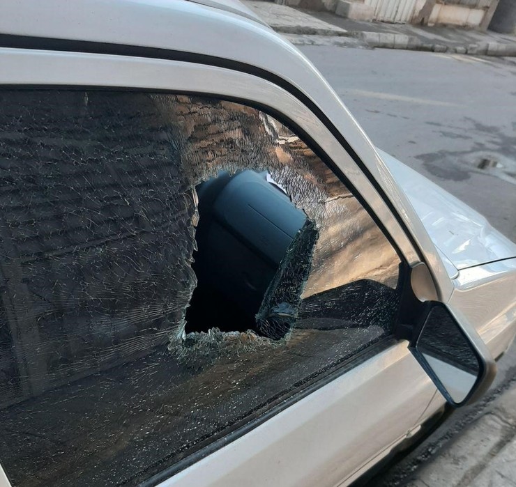 شهروند خبرنگار/ شکستن شیشه ماشین به خاطر یک فلش