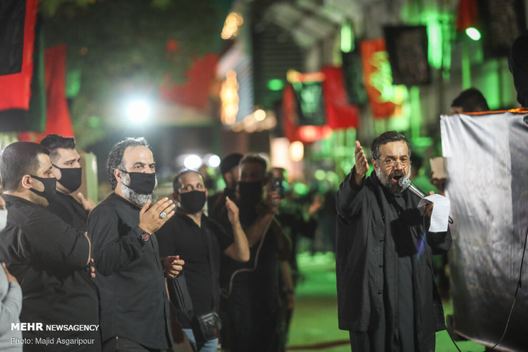 مداحی متفاوت حاج محمود کریمی در خیابان‌های تهران در شب اول محرم ۹۹ + دانلود فیلم و صوت