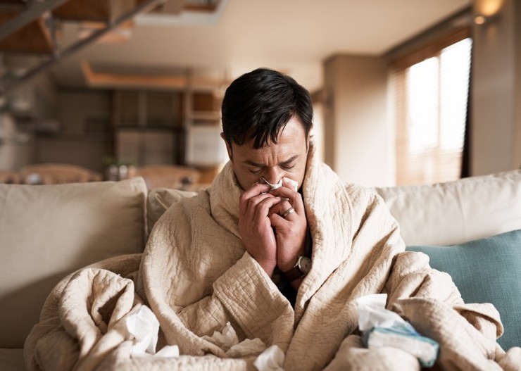 علائم اصلی سرماخوردگی، آنفلوآنزا و کرونا | راه‌های تشخیص کدام است؟