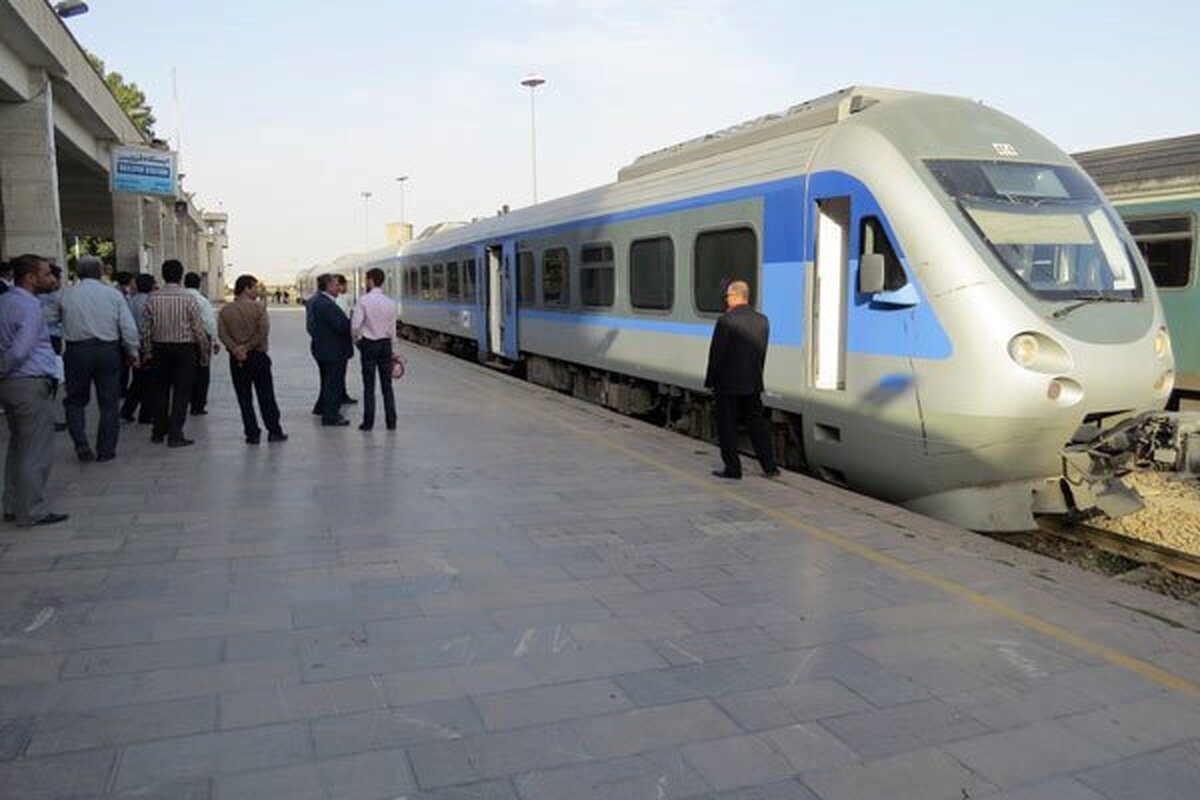 قطارهای حومه‌ای در کلانشهرهای اصفهان و مشهد راه‌اندازی می‌شود