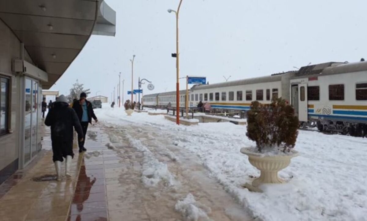 اقامت رایگان در هتل‌های مشهد برای مسافران قطار های‌ یخ‌ز‌ده