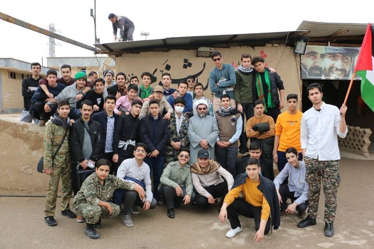 جمعی از دانش آموزان مدارس امام رضا(ع) مسافر راهیان نور شدند