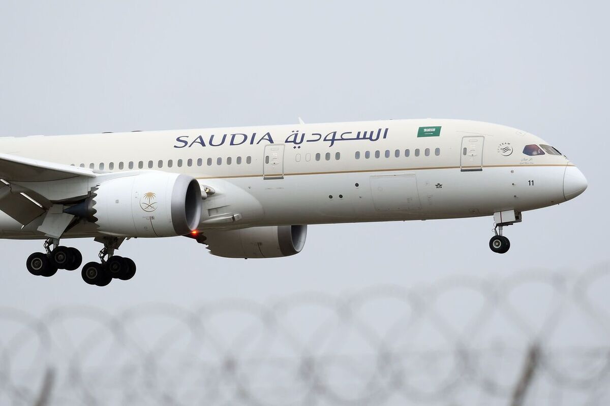 هواپیمای مسافربری عربستان در فرودگاه خارطوم هدف حمله قرار گرفت