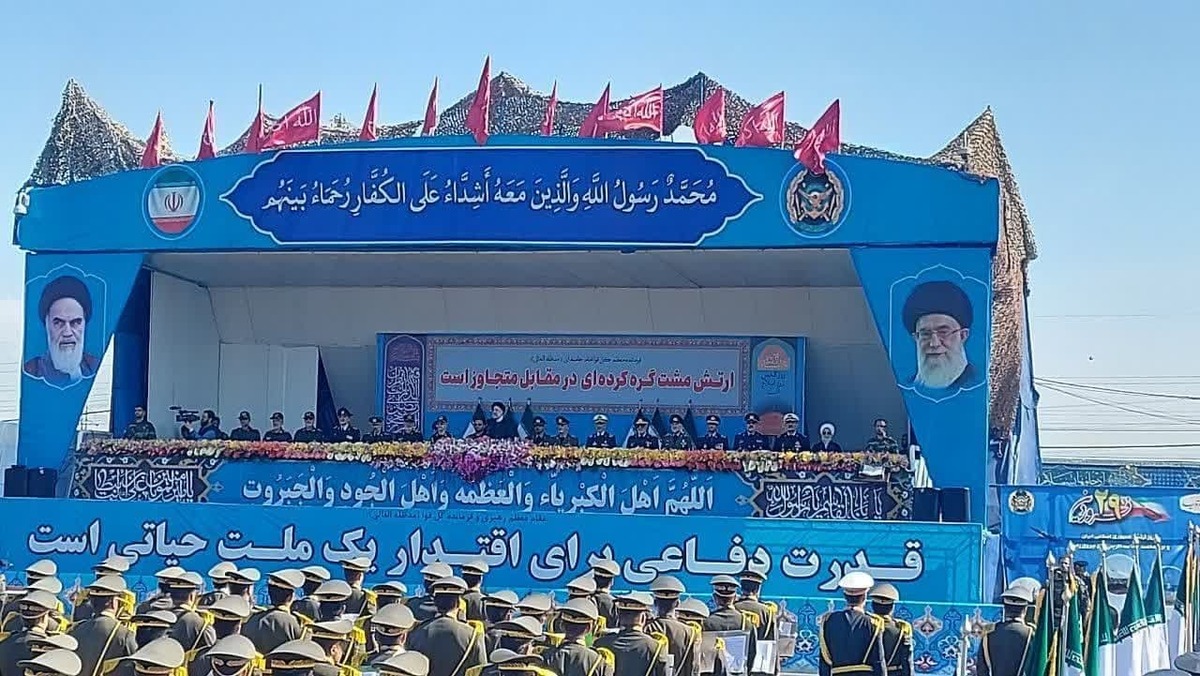 رژه هوایی جنگنده‌ها و بالگردهای ارتش در حضور رئیس‌جمهور| کدام تسلیحات و سامانه‌ها در تهران رژه رفتند؟+ فیلم و جزئیات