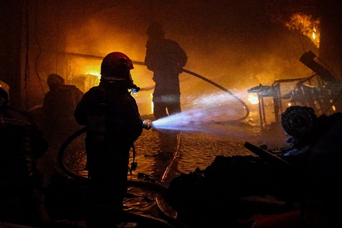 آتش‌سوزی در یکی از توربین‌های نیروگاه شهید منتظری اصفهان + فیلم
