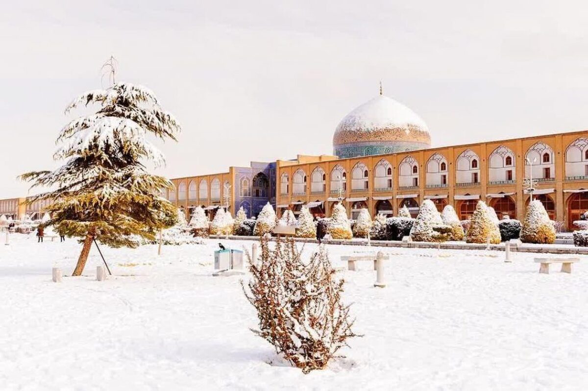 ویدئو| استقبال زمستان از بهار در نقش جهان اصفهان