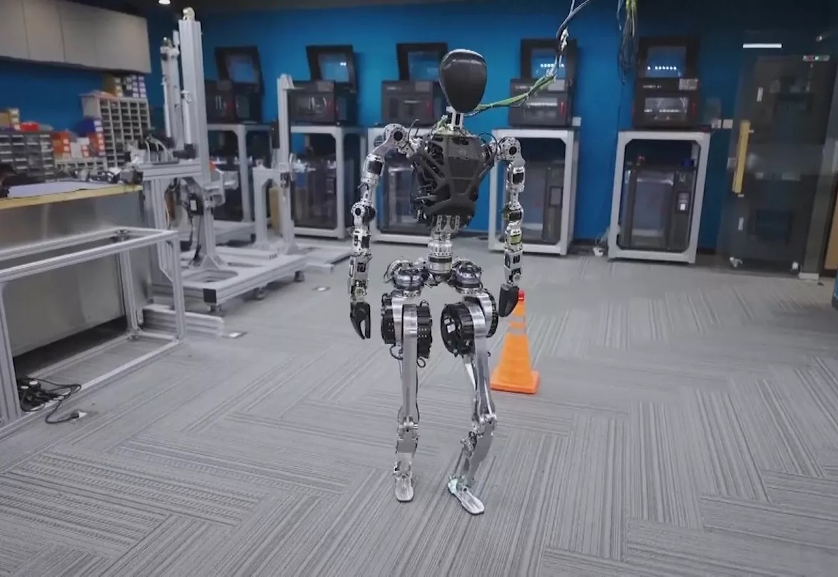 ویدئو | اولین ربات انسان‌نمایی که برای مقابله با کمبود نیروی کار و مشکل پیری جمعیت به تولید انبوه می‌رسد