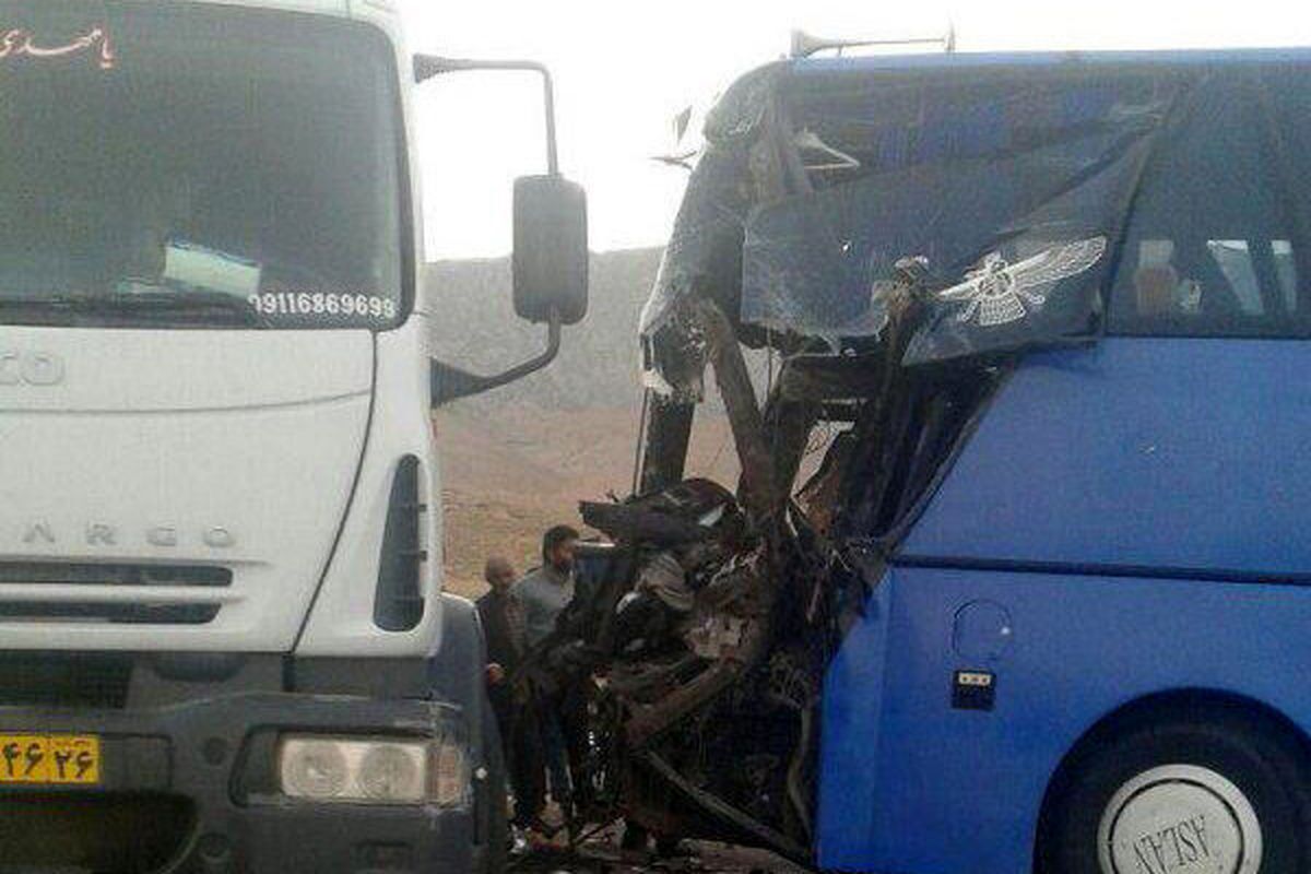 برخورد تریلی با اتوبوس در محور فیض آباد به بجستان| ۲۶ نفر مصدوم و ۲ تن دیگر کشته شدند (۲۴ مرداد ۱۴۰۲)