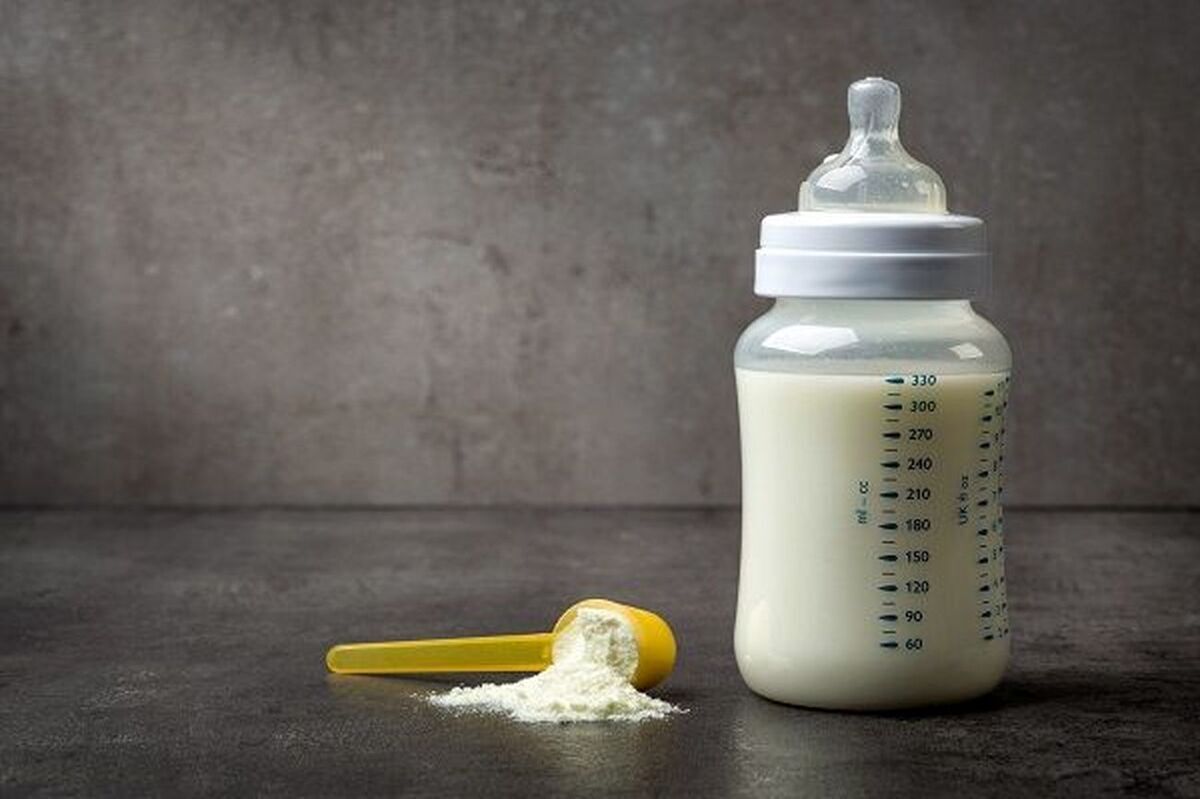 قاچاق شیر خشک به کشور‌های همسایه | دانشگاه علوم پزشکی مشهد با اشاره به تداوم «بحران شیرخشک»: از‌ مادران‌ شهر عذرخواهیم