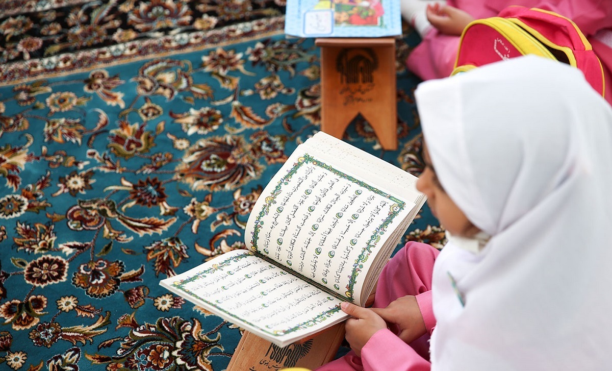 اجرای برنامه‌های قرآنی ویژه کودکان در ایستگاه‌های اسکان زائران پیاده