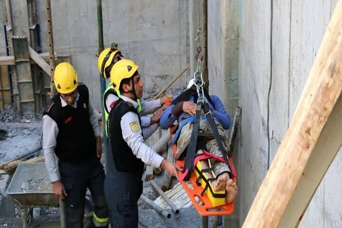 یک کارگر در مشهد با سقوط از ساختمان جان باخت (۱۵ آبان ۱۴۰۲)