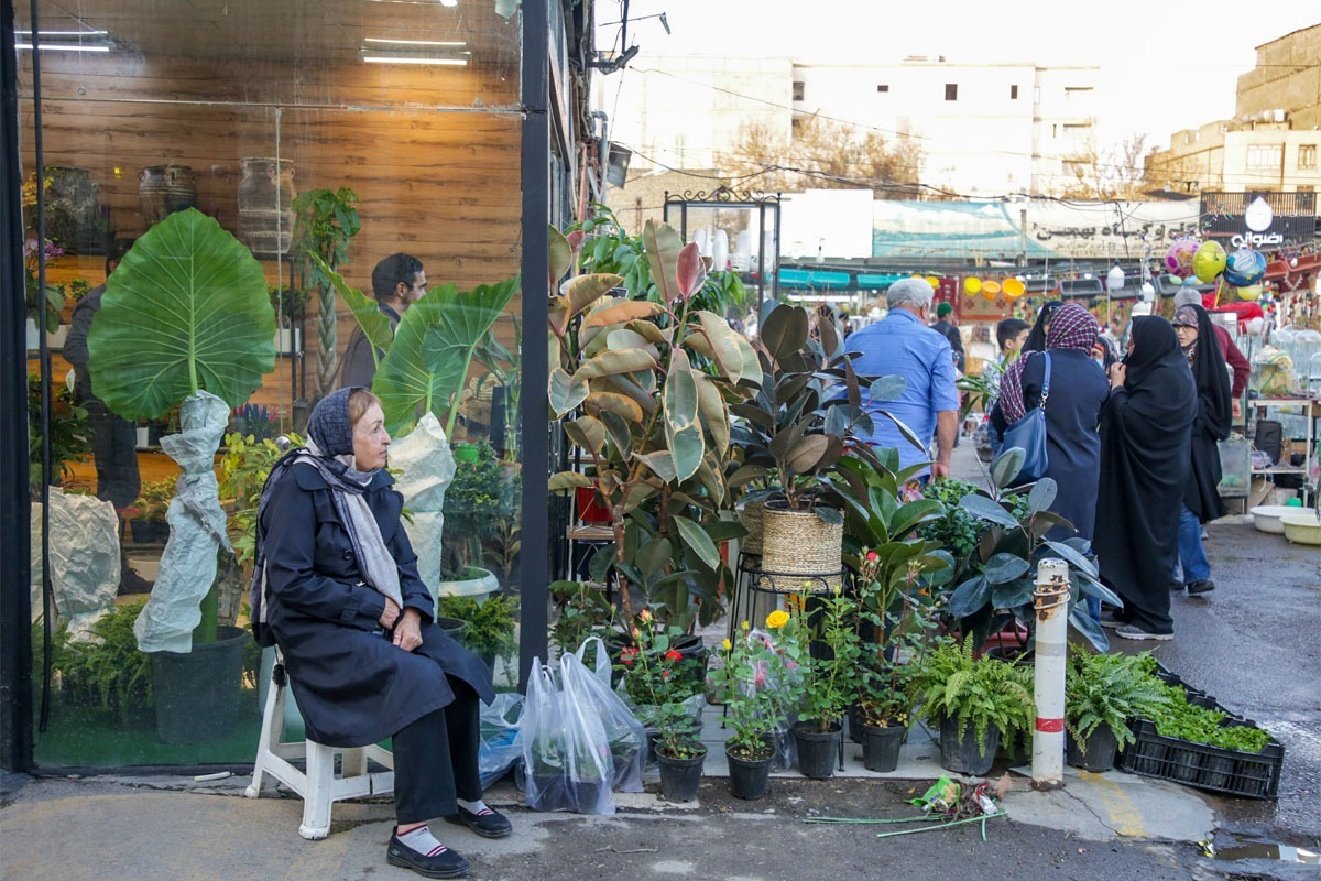 رونق بازار گل‌فروش‌های مشهدی در دهه کرامت | ضیافت گل ها، سوروسات جشن‌ها