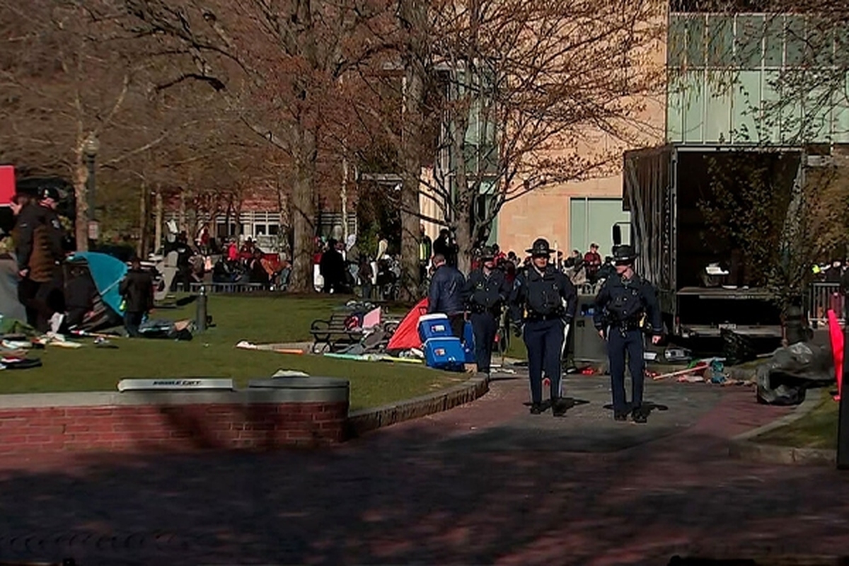 پلیس آمریکا حدود ۱۰۰ نفر را روز شنبه در دانشگاه نورث ایسترن بازداشت کرد