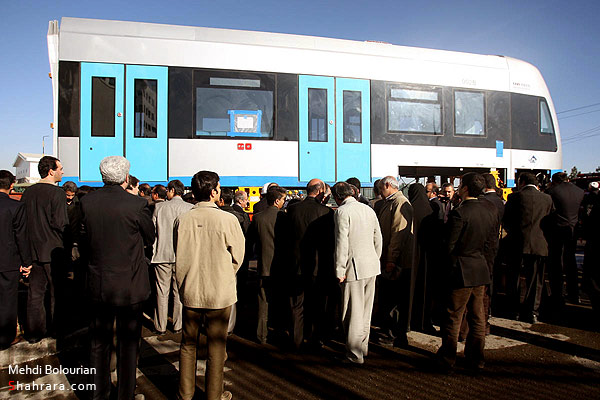 ورود اولين محموله واگن هاي قطار شهري به مشهد