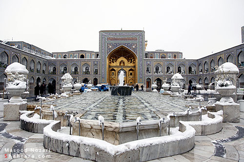 بارش برف در آستان امام علي اين موسي الرضا(ع)