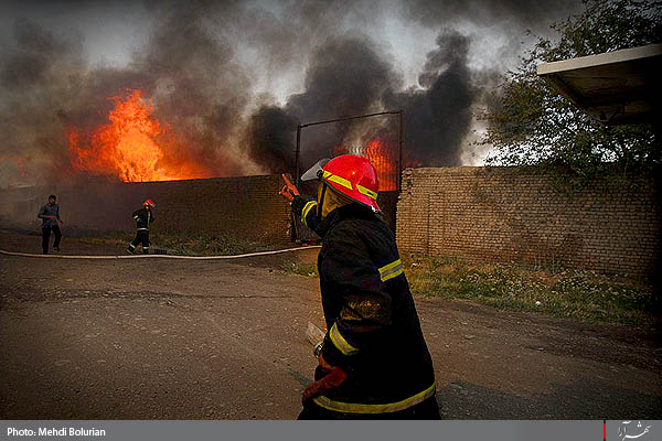 آتش سوزی در انبار جعبه بلوار کشاورز-2