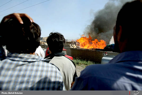 آتش سوزی در انبار جعبه بلوار کشاورز-1