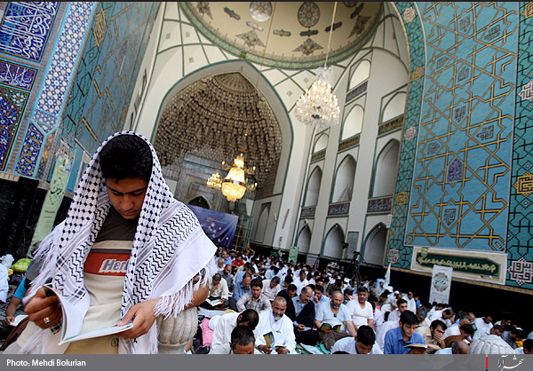مراسم معنوي اعتكاف در حرم رضوي-2