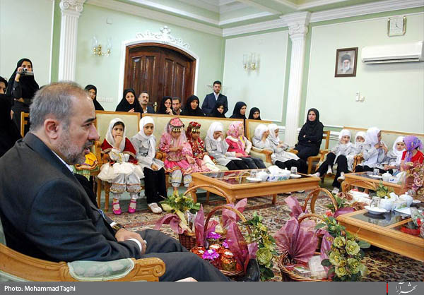 ديدار استاندار خراسان رضوي با كودكان بي سرپرست