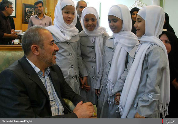 ديدار استاندار خراسان رضوي با كودكان بي سرپرست