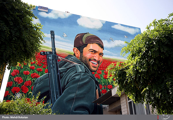 لبخند يك رزمنده در خيابان فلسطين