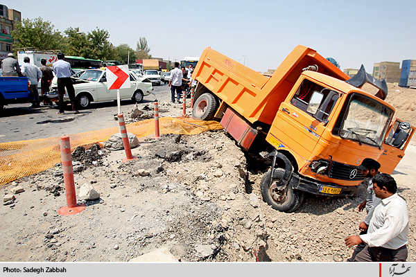 برخورد 13 خودرو در ميدان امام حسين (ع)