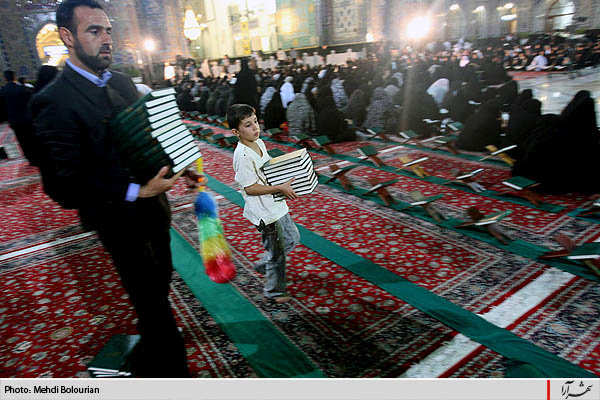 جزء خواني قرآن كريم در حرم امام رضا(ع)- 1