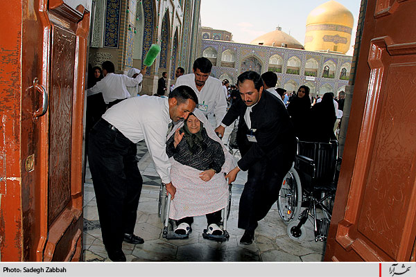 تشرف سالمندان به حرم امام رضا (ع)