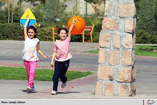 جشنواره پرواز بادبادكها در روز جهاني كودك