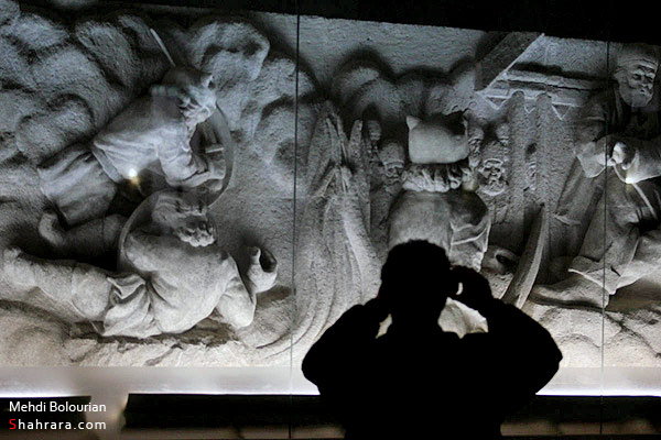 مسافران نوروزی در آرامگاه فردوسی