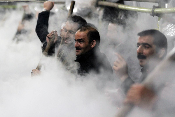 تهیه و توزیع شله مشهدی در روز اربعین