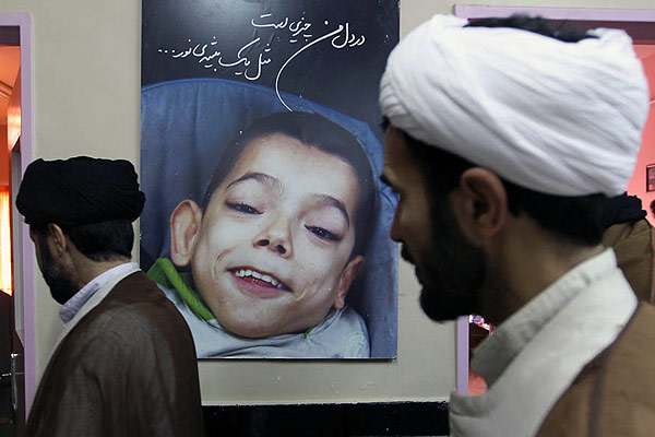 بازدید روحانیون از آسایشگاه معلولین شهید فیاض بخش