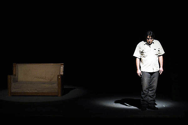 اجرای نمایش پلی از جنس شیشه‎