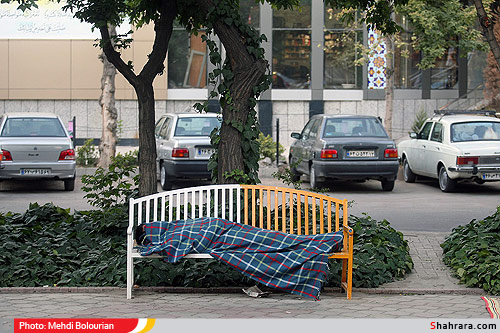 سرگرداني همراهان بيماران در ميدان بيمارستان امام رضا(ع)