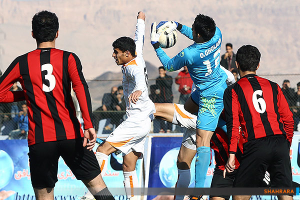 دیدار تیم های سنگ آهن بافق و ابومسلم