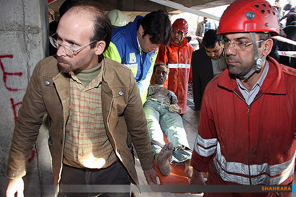 نجات کارگر چاه کن توسط ماموران آتش نشانی