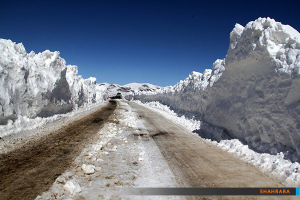 بارش یک متر برف در جاده های استان