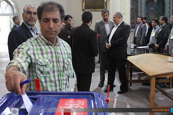 بازدید استاندار خراسان رضوی از شعب اخذ رای