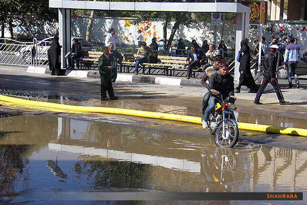 ترکیدگی شاه لوله آب درخیابان دانشگاه 