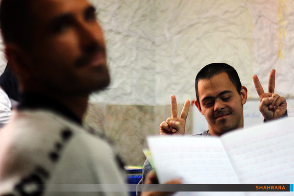 بچه های آسایشگاه معلولان ذهنی شهید بهشتی 