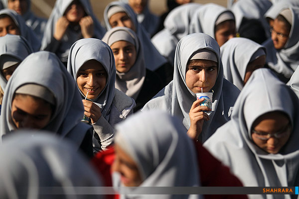 آغاز توزیع شیر رایگان در مدارس شهر مشهد