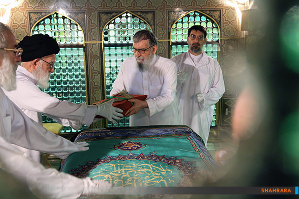 غبارروبی مضجع منور رضوی