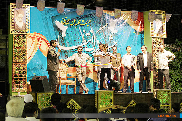 من گلی دارم که دنیا را گلستان می کند