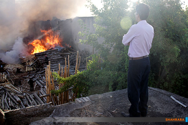 آتش سوزی انبار چوب