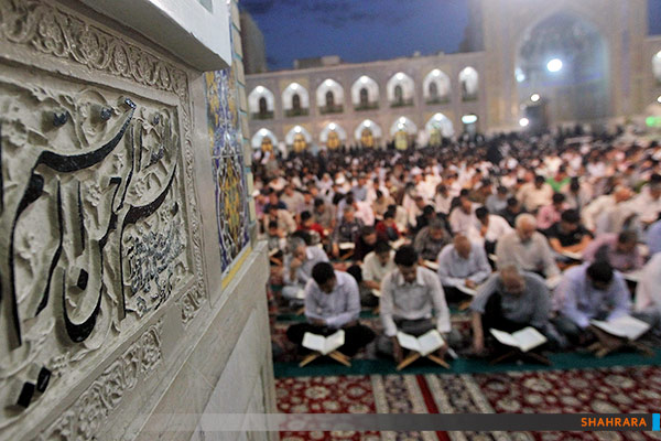 جزء خوانی قرآن در حرم رضوی