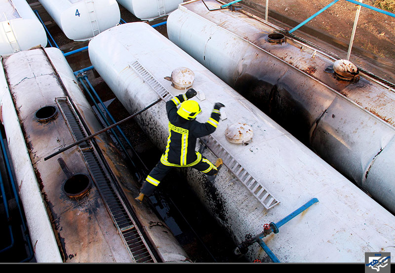 آتش سوزی در کارخانه تولید قیر