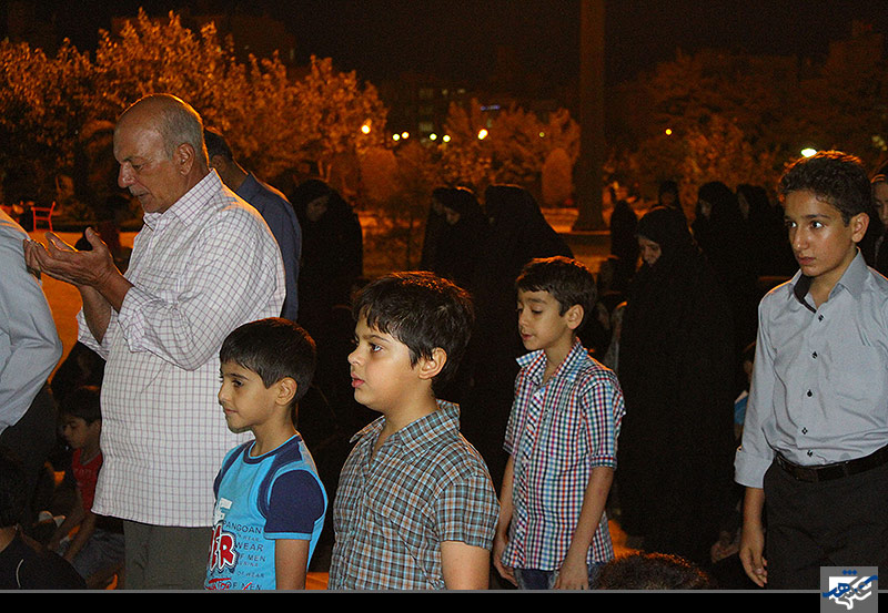 برگزاری نماز جماعت در بوستان حجاب