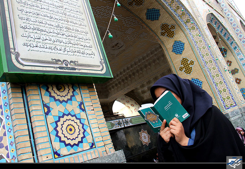 مراسم دعای روز عرفه در جوار حرم رضوی